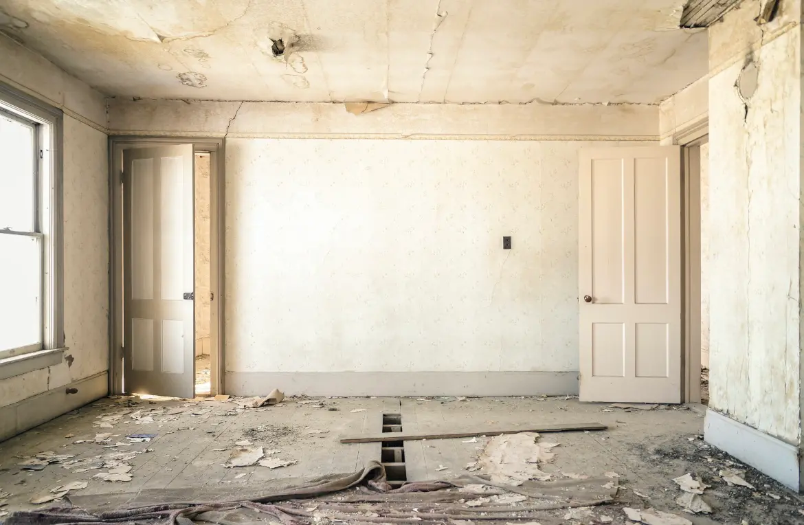 Waste disposal crew managing a cleanout project in Port Vue